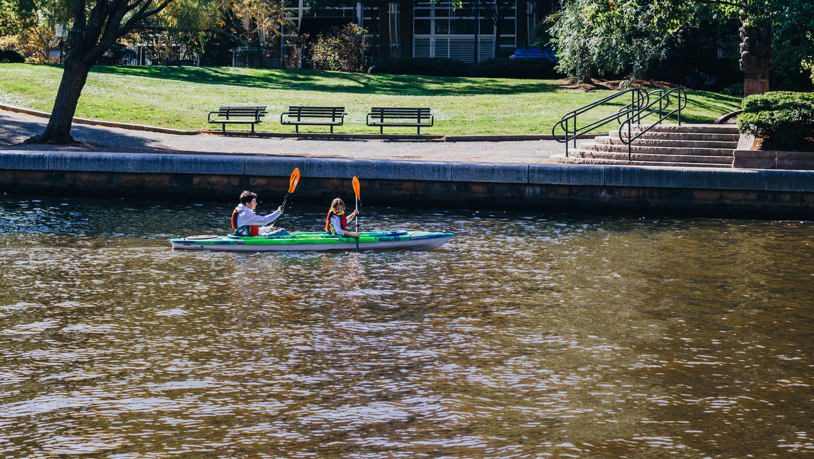 couple kayaking