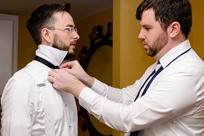 Groom having collar adjusted